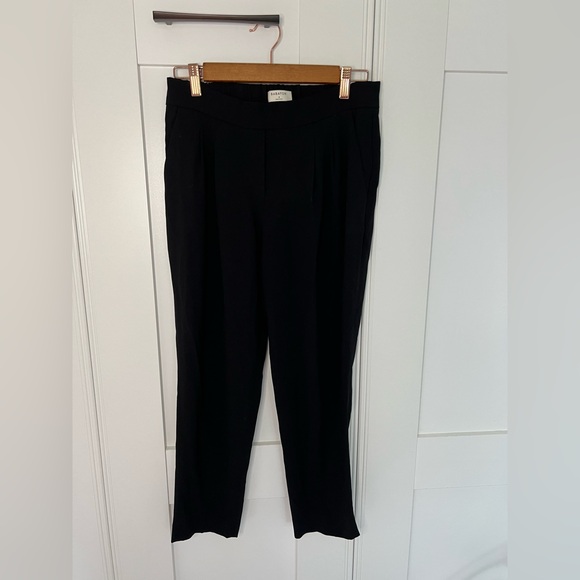 ARITZIA BABATON Conan Cropped Pant
Cropped crepe trousers black workwear 4 - Picture 5 of 12